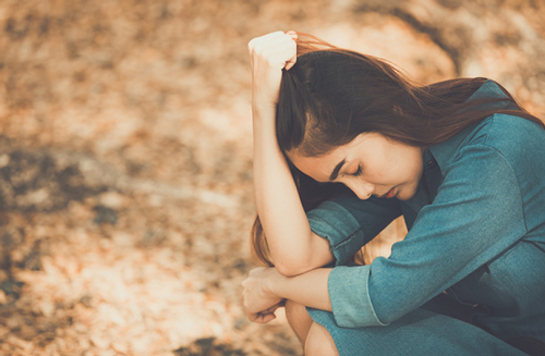 Trước khi mất, mẹ chồng tôi thều thào: "Cho mẹ bế cháu một lần được không?", tôi băn khoăn nhìn chồng nhưng anh dằn lòng ôm con bỏ đi chỗ khác