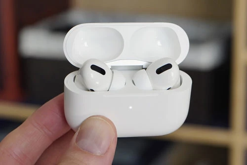 AirPods Pro đang có giá bán khoảng hơn 6 triệu đồng tại Việt Nam