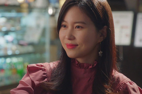 Chồng ném cho 2 triệu để sắm Tết rồi vênh váo, tôi giơ điện thoại ra rồi nói một câu khiến anh tẽn tò