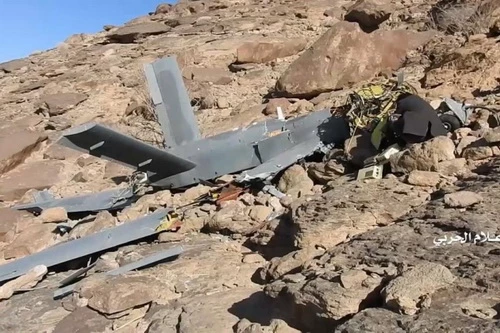 Mảnh vỡ của chiếc máy bay không người lái vừa bị tên lửa R-27ET bắn hạ. Ảnh: Avia.pro.