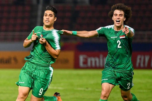 Tiền đạo: Mohammed Nassif (U23 Iraq, trái)).