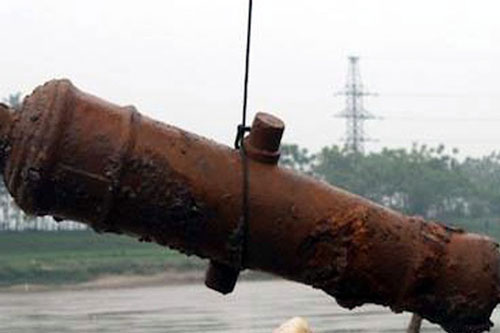 Phát hiện khẩu thần công Minh Mạng bên bờ sông Hồng