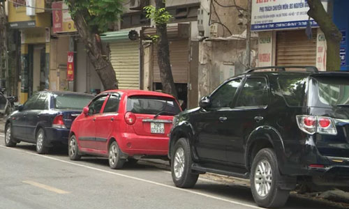 Xe chở khách trên 9 chỗ phải lắp camera giám sát, Grab phải dán phù hiệu