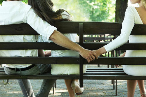 Vẫn yêu chồng dù phát hiện anh nhiều lần lăng nhăng