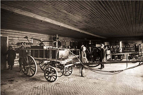 Xem lính cứu hỏa thời Nga Hoàng tổ chức diễn tập