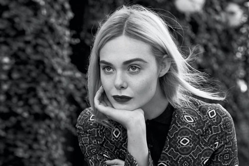 Elle Fanning: Angelina Jolie không còn coi tôi như trẻ con nữa