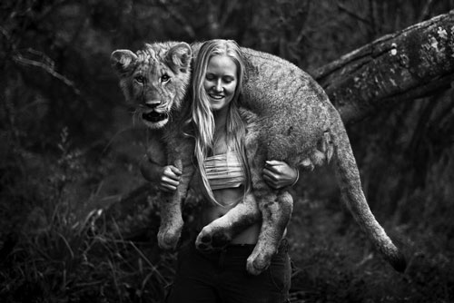 Loạt ảnh người đẹp gợi cảm tạo dáng cùng 'ác thú'