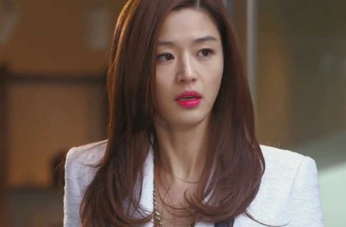 Thiếu nhân viên nên đích thân đi ship hàng ngày cận Tết, tôi rụng rời chân tay khi phát hiện xe của chồng trong sân nhà khách nữ