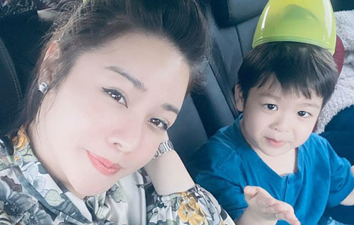 Giữa ồn ào giành lại quyền nuôi con, Nhật Kim Anh bức xúc: “Người ta đấu tố tìm mọi chiêu trò quyền lực với mẹ"