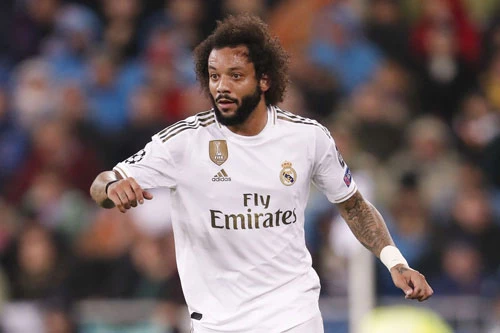 =8. Marcelo (mức lương: 150.000 bảng).