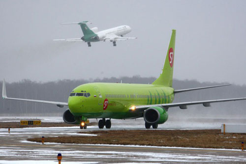 Máy bay Nga chở 200 khách tới Việt Nam cháy động cơ ngay khi cất cánh