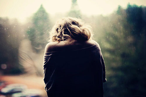 Tôi bị mắc kẹt trong mối tình đơn phương tay ba với bạn thân