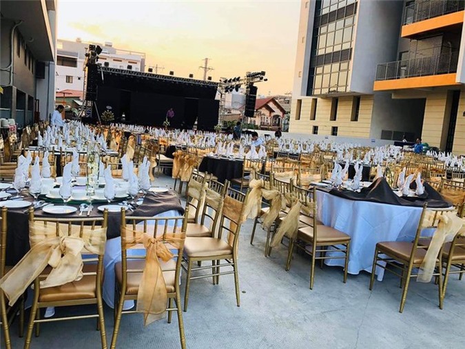 Trầm trồ sân khấu tiệc tất niên cực hoành tráng tại ĐH Văn Lang