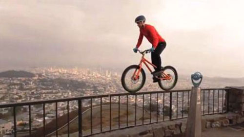 CLIP: "Thót tim" trước màn biểu diễn xe đạp địa hình siêu đẳng cấp 
