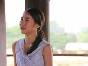 Con thì đang nằm liệt trên giường phải nhờ bà nội chăm, thế mà Tết này vợ tôi vẫn hồn nhiên đặt vé cho cả nhà đi du lịch, lý do cô ấy nói ra khiến tôi tức giận vô cùng