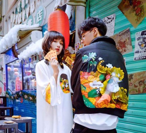 Vì sao những thương hiệu thời trang thuộc local brand trở thành “cơn bão” trong giới trẻ Việt?