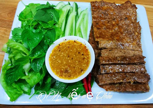 CLIP: "Bật mí" công thức chế biến nem miếng nướng cay ăn là mê ngay