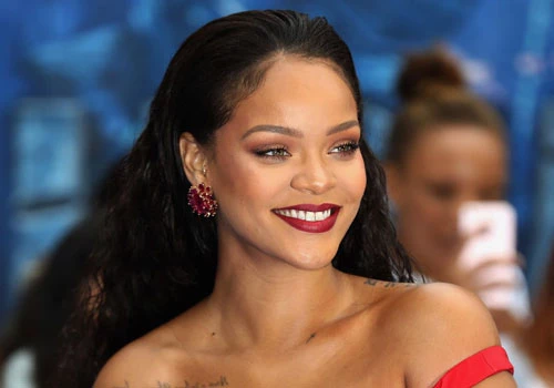 Rihanna vật vã chia tay bạn trai doanh nhân