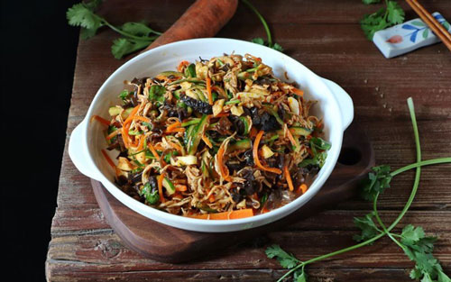 CLIP: Mách bạn cách làm gà trộn cay ngon 'quên lối về'