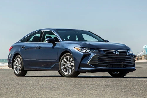 2. Toyota Avalon 2019 (giá khởi điểm: 36.480 USD).