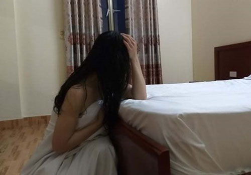 Sự ám ảnh của người vợ phía sau căn phòng hạnh phúc