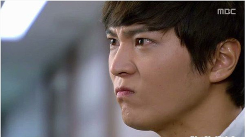 Bị ép lấy chồng xã hội đen, đêm tân hôn cô dâu đã làm một việc không ngờ khiến gã chồng sợ mất mật