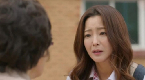 C&#xE1;i k&#x1EBF;t &quot;c&#x1B0;&#x1EDD;i ra n&#x1B0;&#x1EDB;c m&#x1EAF;t&quot; c&#x1EE7;a m&#x1EB9; ch&#x1ED3;ng khi r&#xEC;nh b&#x1EAF;t con d&#xE2;u &#x111;i nh&#xE0; ngh&#x1EC9;