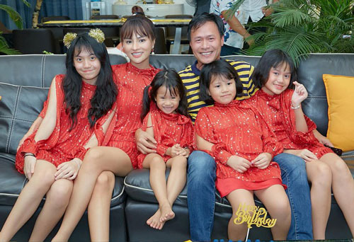 Vũ Thu Phương 1 nách 4 con nhưng chẳng bao giờ đầu bù tóc rối nhờ bí quyết "chia phòng" khiến ai cũng bất ngờ