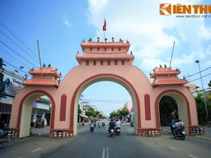Cận cảnh cổng tam quan độc đáo nhất Việt Nam