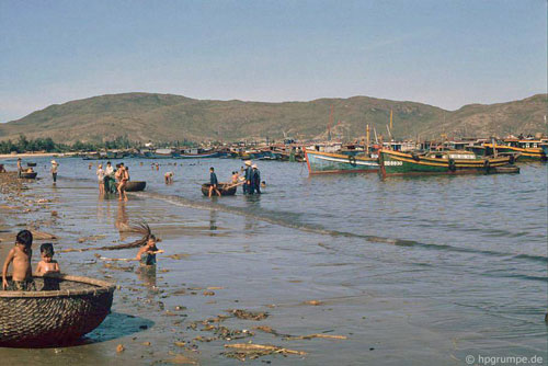 Kho ảnh khổng lồ về Việt Nam 1991-1993: Vẻ đẹp của làng cá