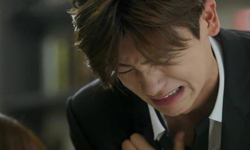 Hẹn bạn đi ăn trưa khách sạn, chồng chết lặng khi nhìn cảnh tượng kinh hoàng ấy