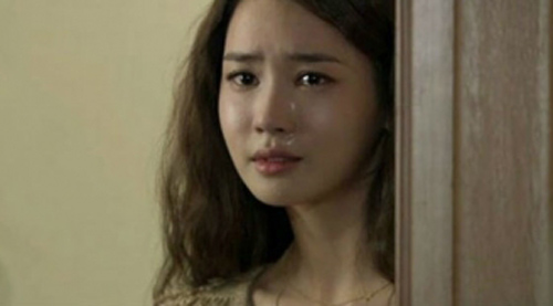 Vào viện thăm bạn, chết lặng thấy chồng hớt hải xách cặp lồng cơm chăm sóc "tình trẻ"