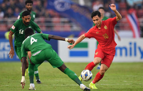 Đội nhà bị loại tức tưởi, CĐV Thái Lan định nghĩa VAR: 'Trợ lý trọng tài video cho người Ả Rập'