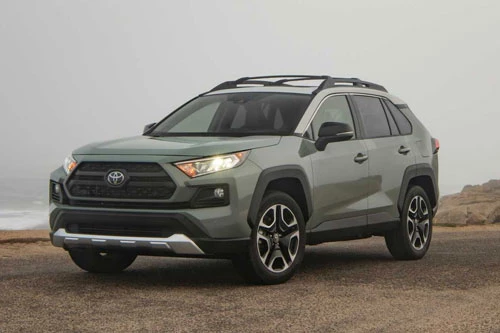 9. Toyota RAV4 2019 (giá khởi điểm: 26.545 USD).