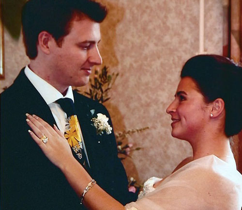 Chồng gia trưởng bắt vợ nhịn đói suốt 12 năm