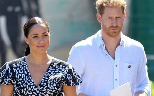 Báo Canada nói một câu đầy phũ phàng khiến vợ chồng Meghan Markle muối mặt, bị dư luận mỉa mai ra ở riêng vẫn xài tiền của bố - Ảnh 3.