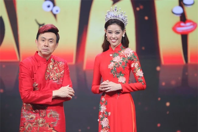 Hoa hậu Hoàn vũ Khánh Vân lần đầu mang vương miện tiền tỷ đầy kim cương lên sân khấu - Ảnh 4.