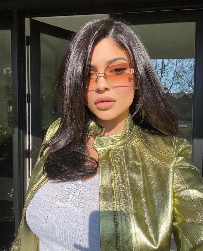 Mê mẩn trước nhan sắc xuất thần của nữ tỷ phú Kylie Jenner cùng con gái, kéo đến clip hậu trường còn xuất sắc hơn! - Ảnh 5.