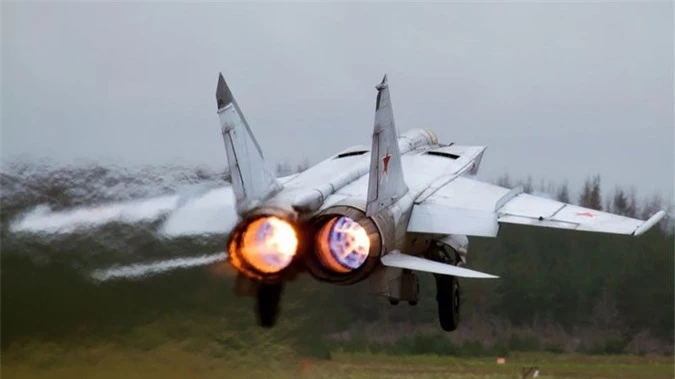 MiG-25 la tiem kich danh chan tot nhat the gioi?-Hinh-13