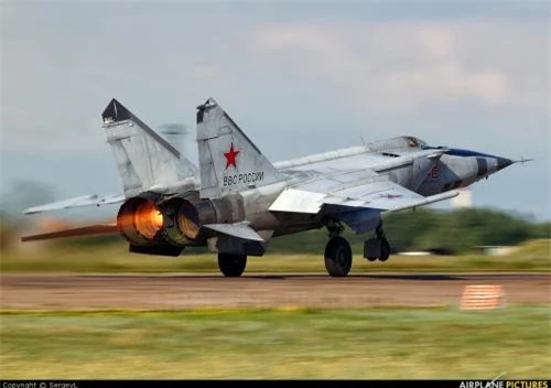 MiG-25 la tiem kich danh chan tot nhat the gioi?-Hinh-6