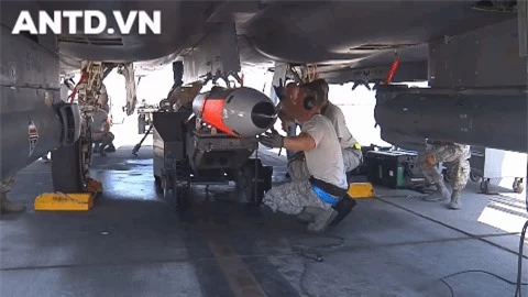 Tiem kich F-35 mang bom B61-12: Moi de doa voi cac co so hat nhan Iran-Hinh-4