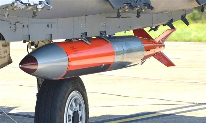 Tiem kich F-35 mang bom B61-12: Moi de doa voi cac co so hat nhan Iran-Hinh-5