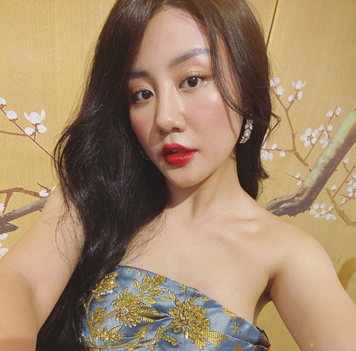 Văn Mai Hương xuất hiện với gương mặt lạ lẫm sau sự cố lộ clip riêng tư