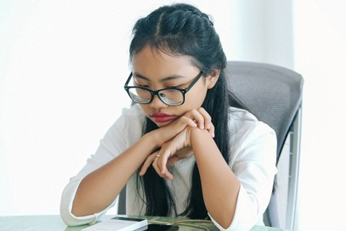 Phương Mỹ Chi bị bỏng, nôn mửa liên tục vì tham ăn