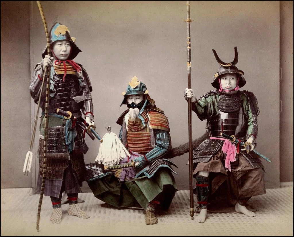 Mỗi khi nhắc đến samurai Nhật Bản, mọi người thường nghĩ ngay đến thanh kiếm katana huyền thoại và bộ áo giáp công phu. Bộ áp giáp theo chân các samurai trong nhiều trận chiến và là biểu tượng của sức mạnh của họ.