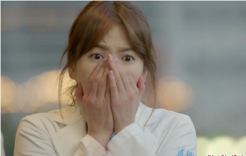 Sự thật về những phong thư được giấu kín trong phòng mẹ chồng