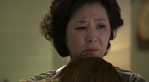 Theo con dâu vào nhà nghỉ, cứ tưởng bắt tại trận gian phu dâm phụ, nào ngờ tái mét thấy mặt kẻ thứ 3