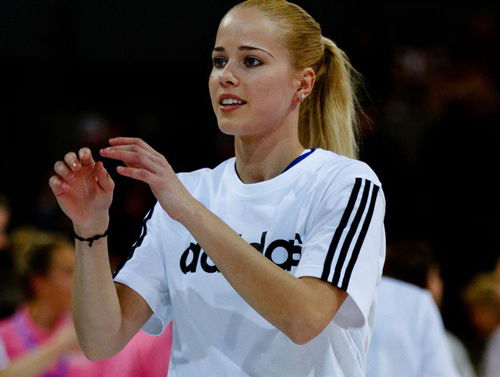 8X thấy phiền khi được mệnh danh ‘cầu thủ bóng rổ đẹp nhất thế giới’