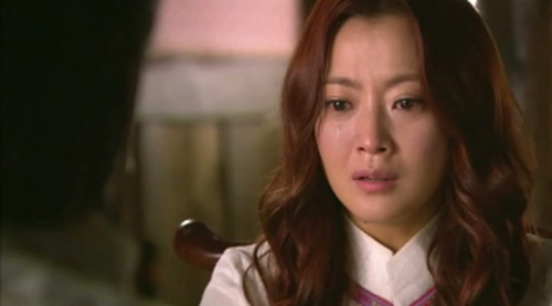 Nhìn thấy thứ đó trong va li sau chuyến công tác của chồng, tôi lặng người đau đớn