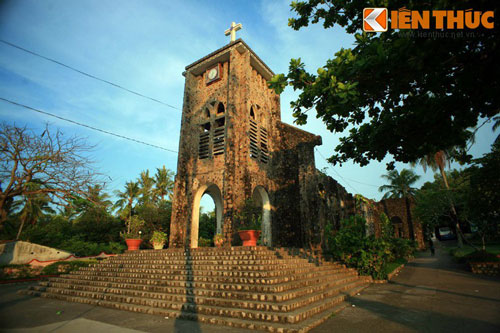 Phế tích tuyệt đẹp của nhà thờ cổ bị Khmer Đỏ phá hủy